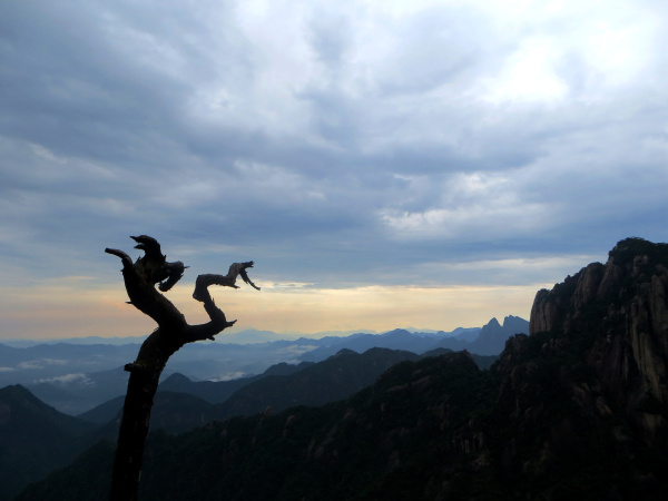 易茗的最新作品