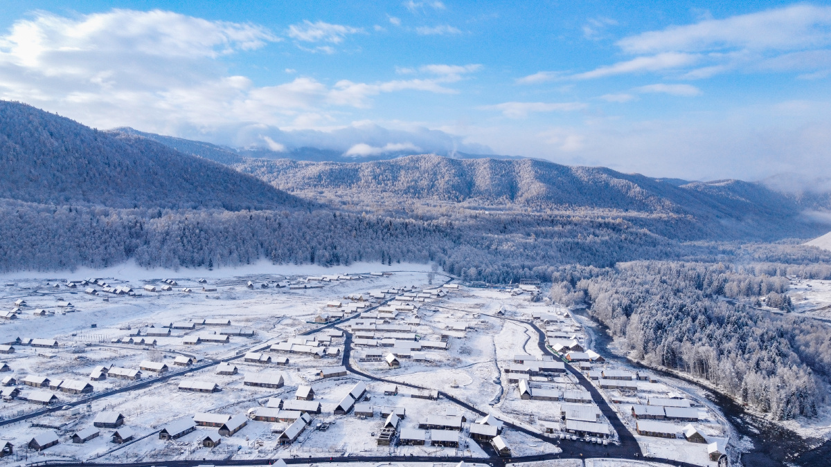 阳光下童话村天气晴朗万物可爱78