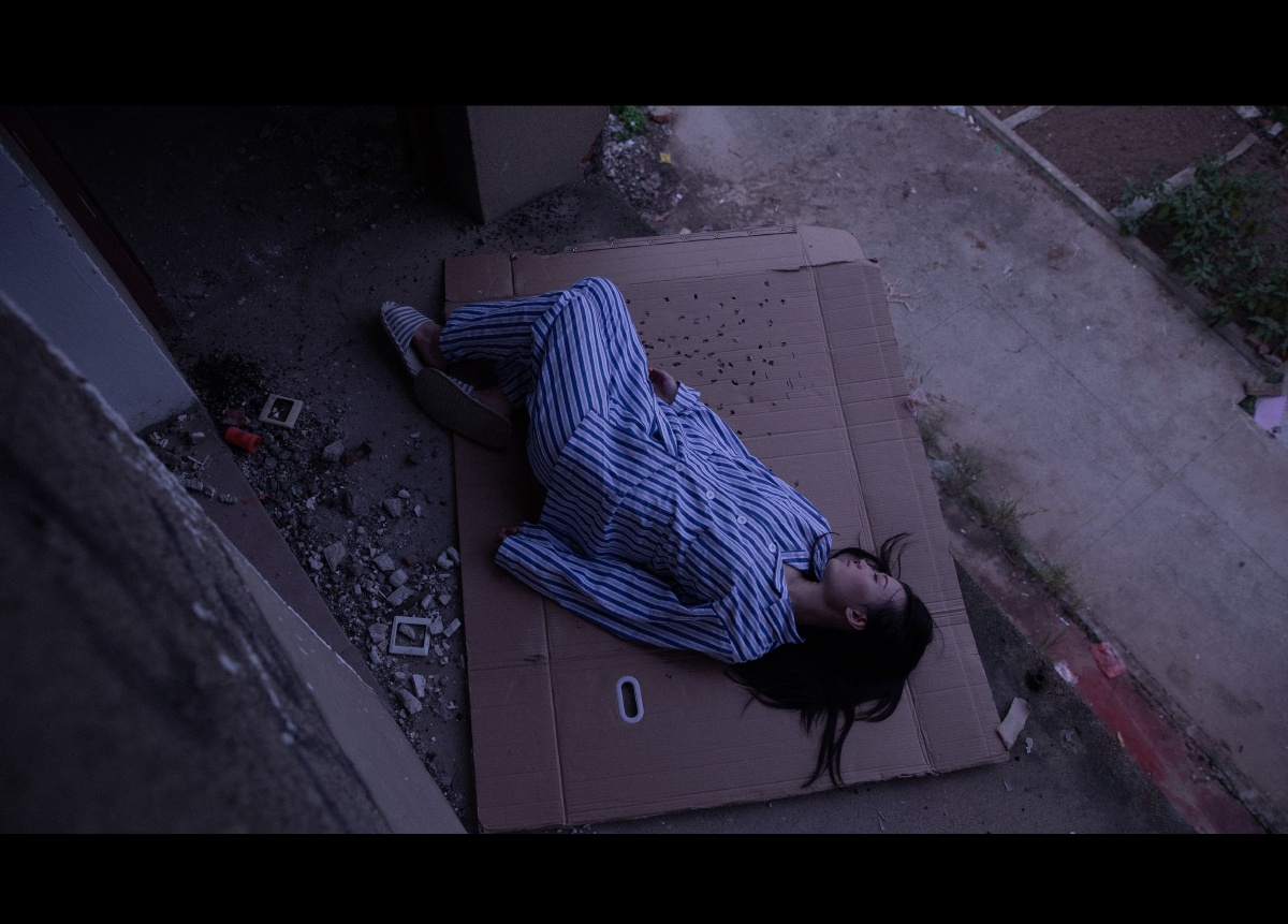 你有对现在的生活感到压抑吗有时候会突然觉得很丧丧到整个世界都是灰