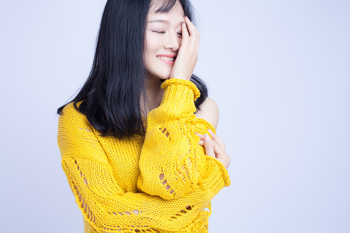 黄色毛衣