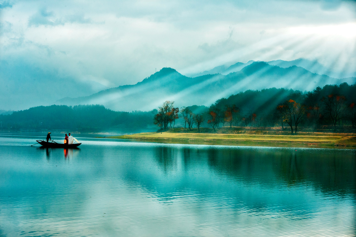 大别山下的九资河天堂湖上江湖双娇