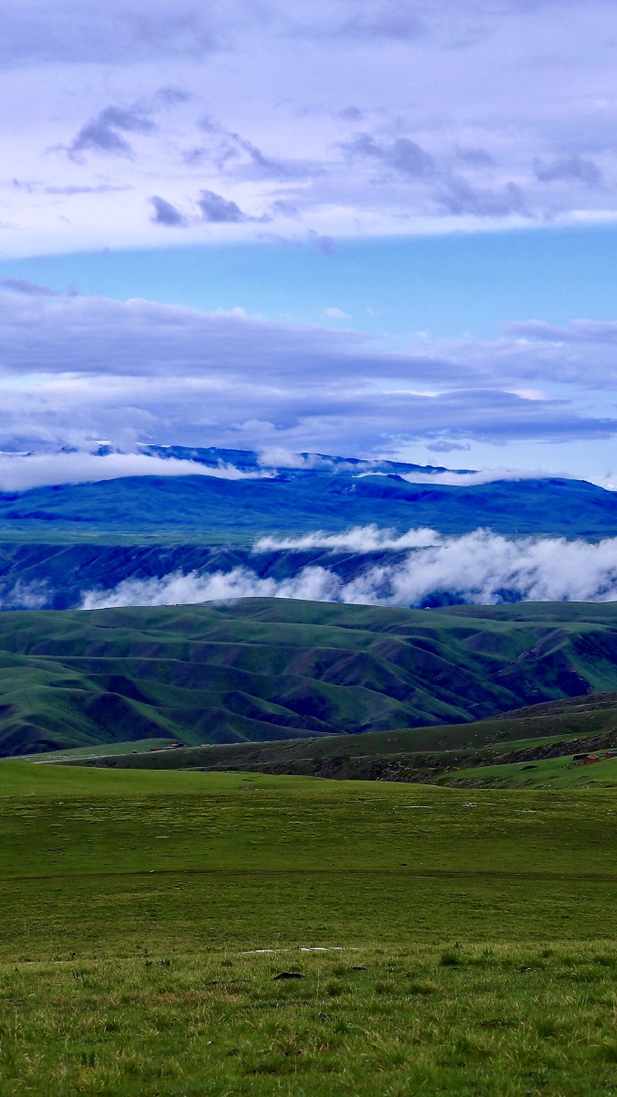 天山巍峨草瀚浩荡