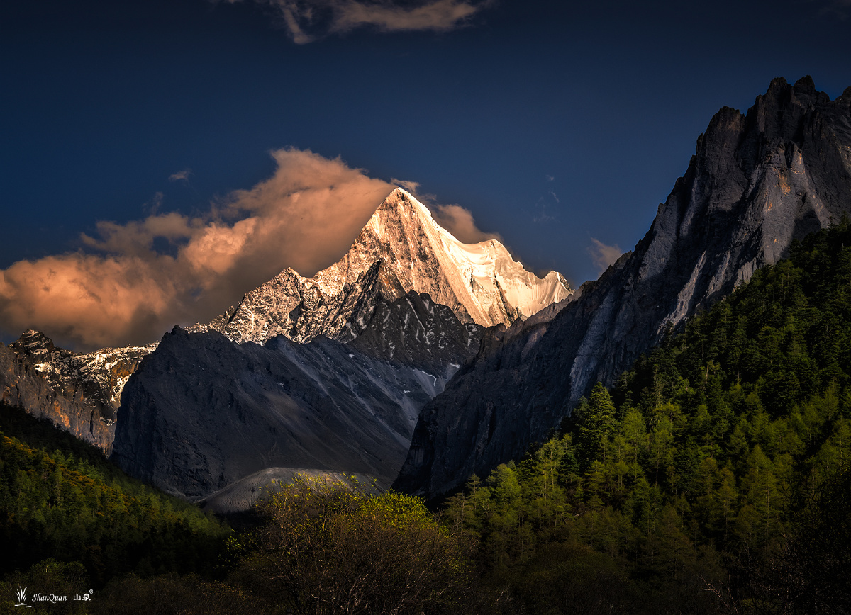 稻城亚丁-夏诺多吉雪山