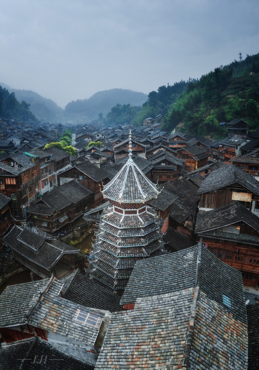 肇兴侗寨沿路侗族的寨子最好认,每个寨子都有高高的鼓楼 - 不知道起啥