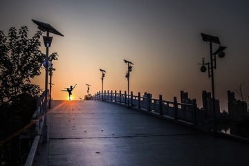 跳芭蕾的小女孩
