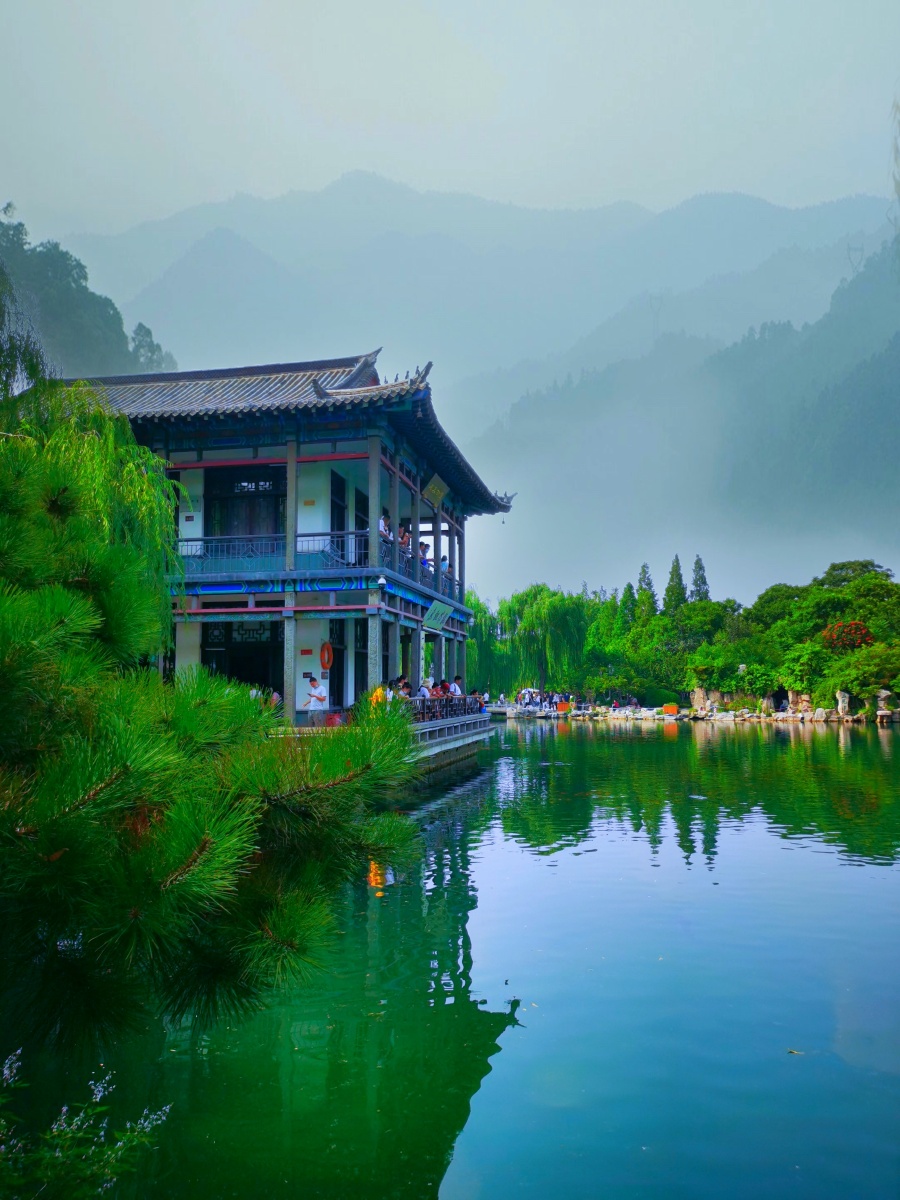 山外青山楼外楼