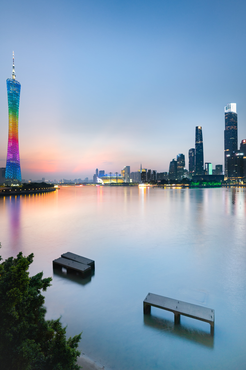 日落在猎德大桥上看珠江两岸