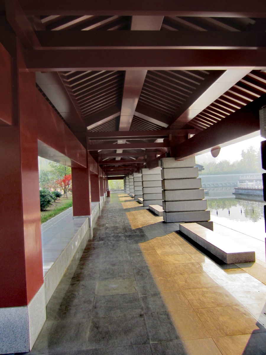 一个旅行目的地中国手机摄影城市建筑大赏走廊#长廊对称室外还没有人