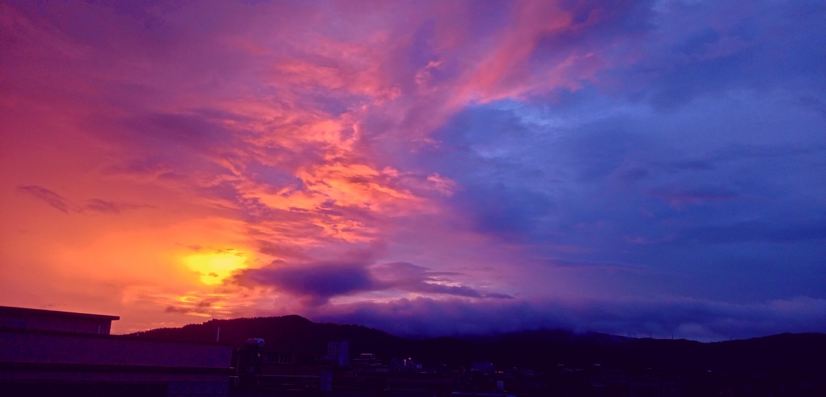 五彩斑斓的晚霞