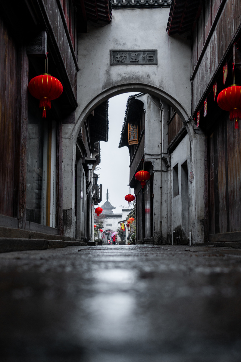 雨中的江南古镇烟雨迷蒙