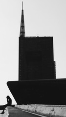 894631