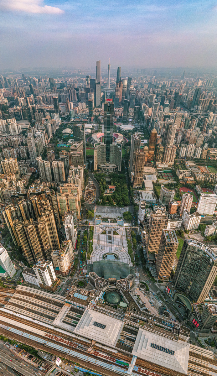 广州中轴线全景从北边的广州东站远眺海珠区广州塔