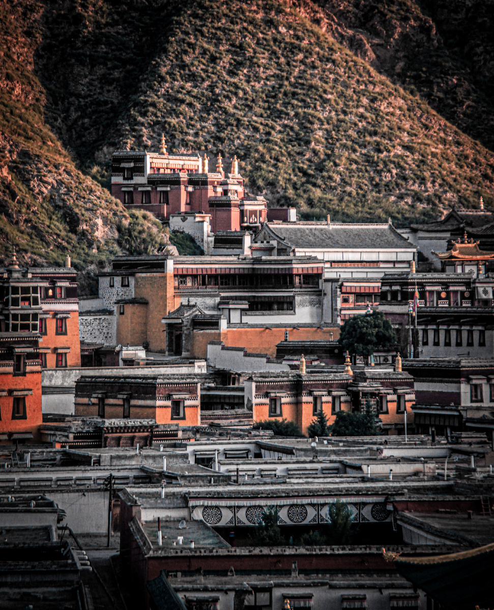 拉卜楞寺层层叠叠的建筑