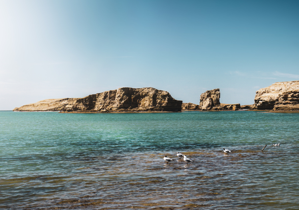 东台吉乃尔湖水上雅丹