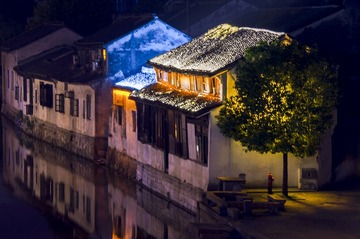 夜南浔