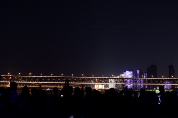 370024