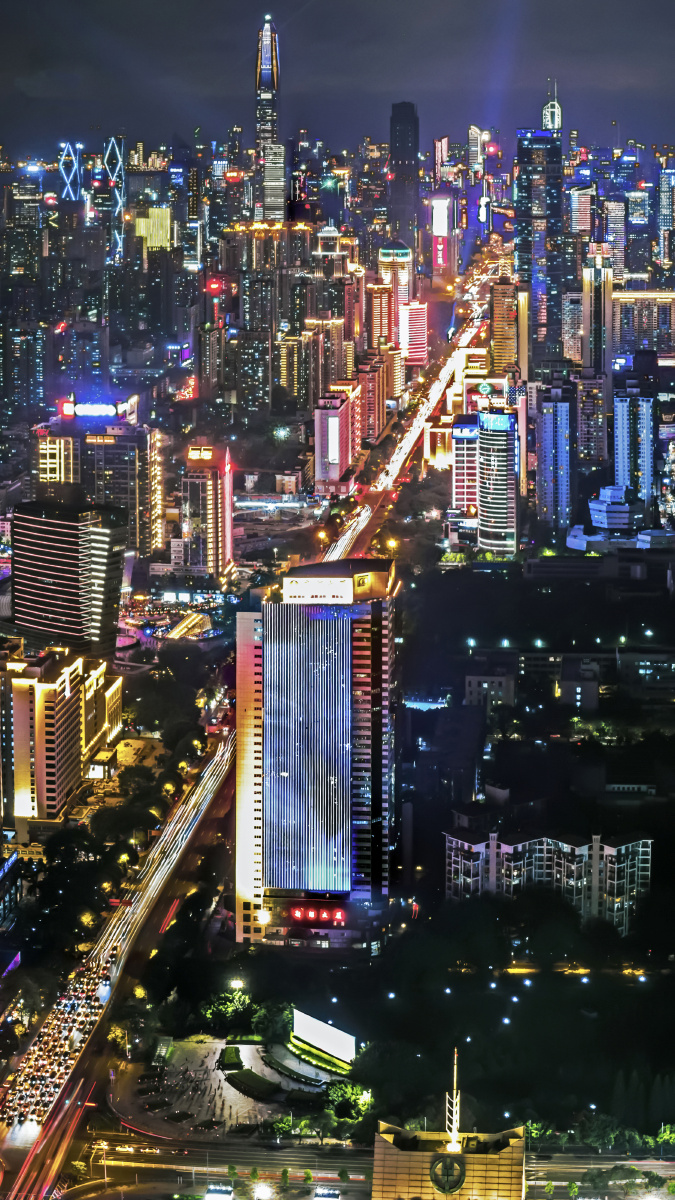 深南大道 br /> 黑卡1,18-5-25,拍摄于深圳地王大厦 br /> 这张照片之