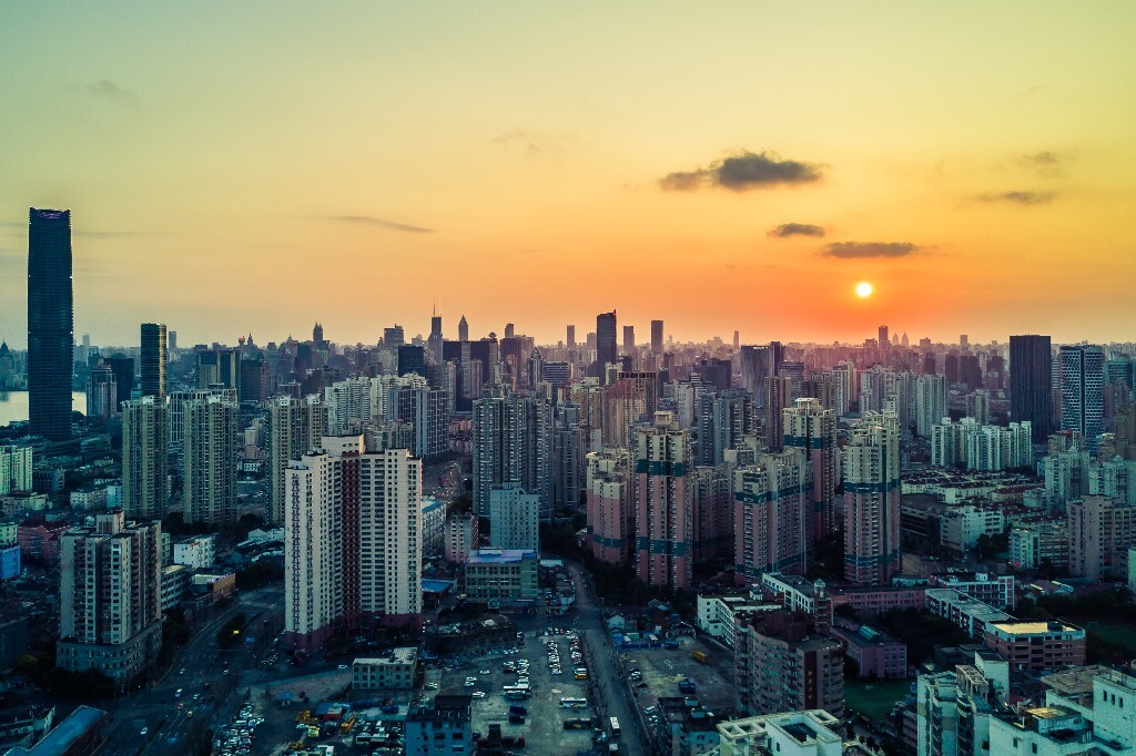 上海 高楼群中的落日