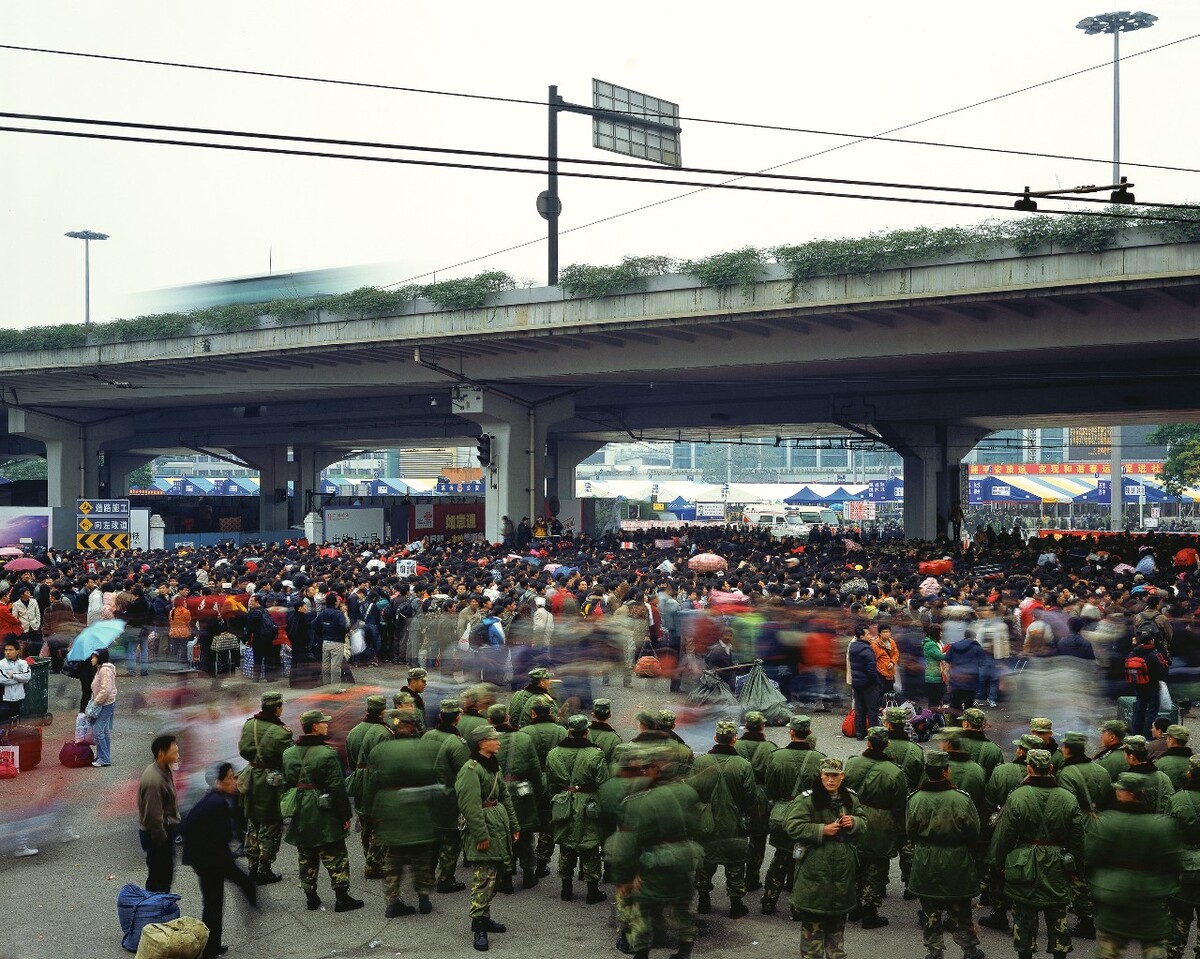 超真实中国 火车站春运, 广州, 2008年。
