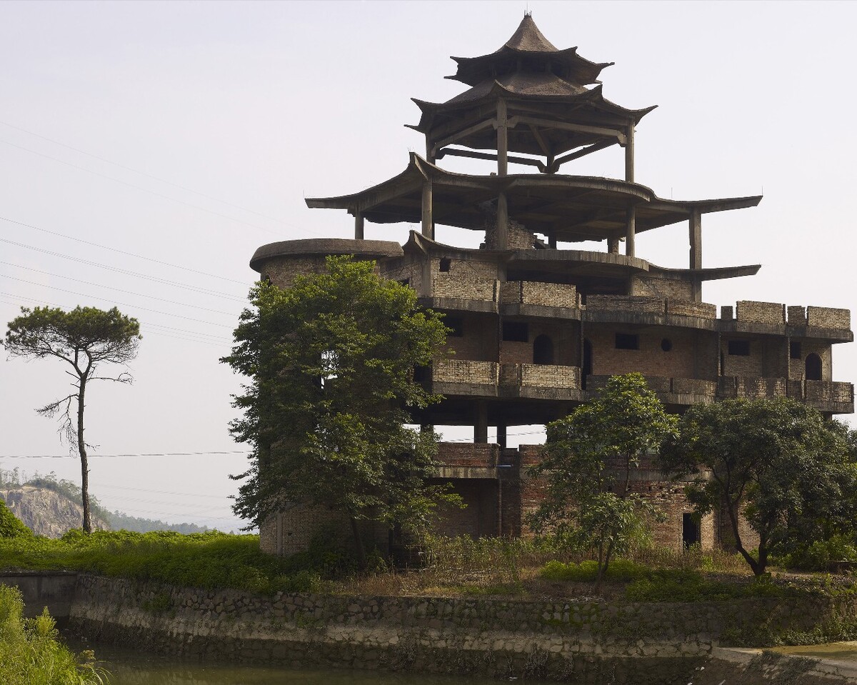 超真实中国 中式烂尾楼, 广东花都, 2015年。