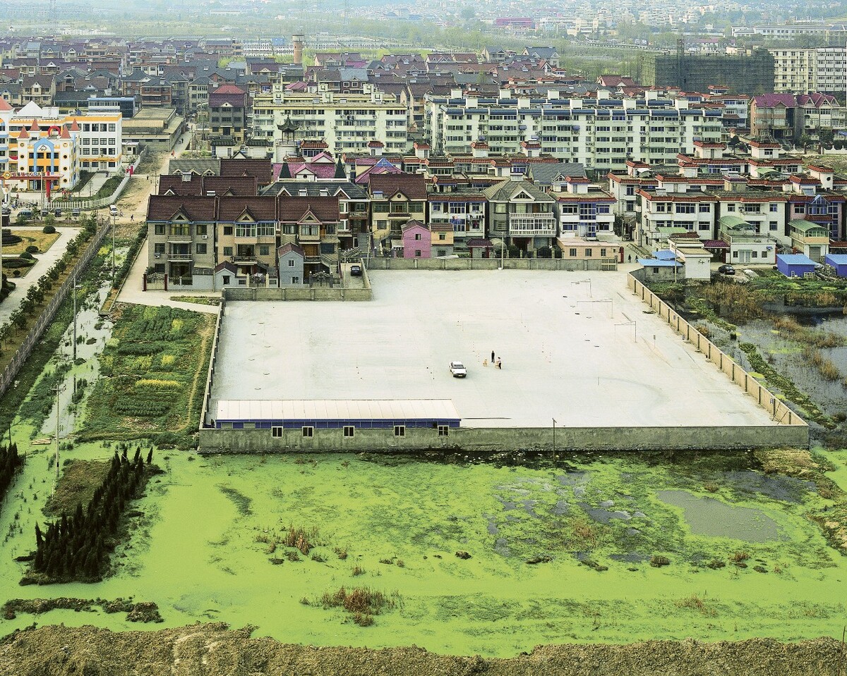 超真实中国 转塘练车场,杭州, 2004年。