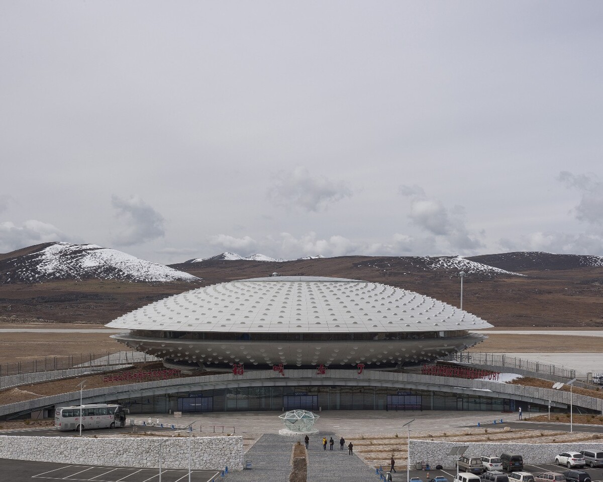 超真实中国 海拔最高的机场, 四川稻城, 2015年。