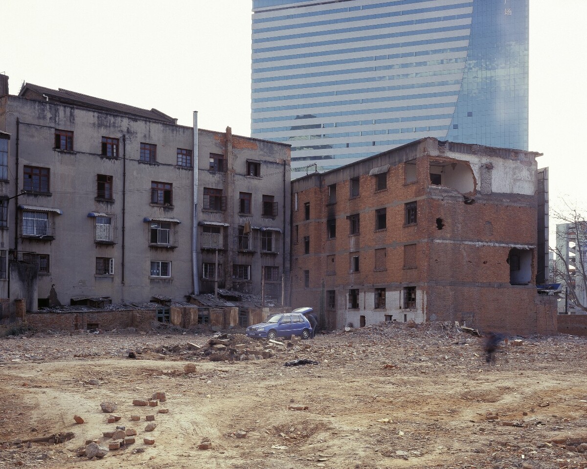超真实中国 市中心拆迁工地, 云南昆明,2007年。