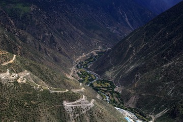 峡谷绿洲