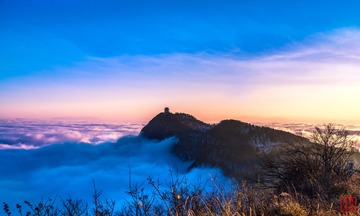 峨眉山金顶云海