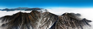 云雾漫群峰