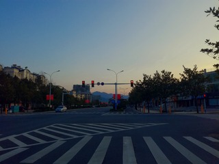 120105