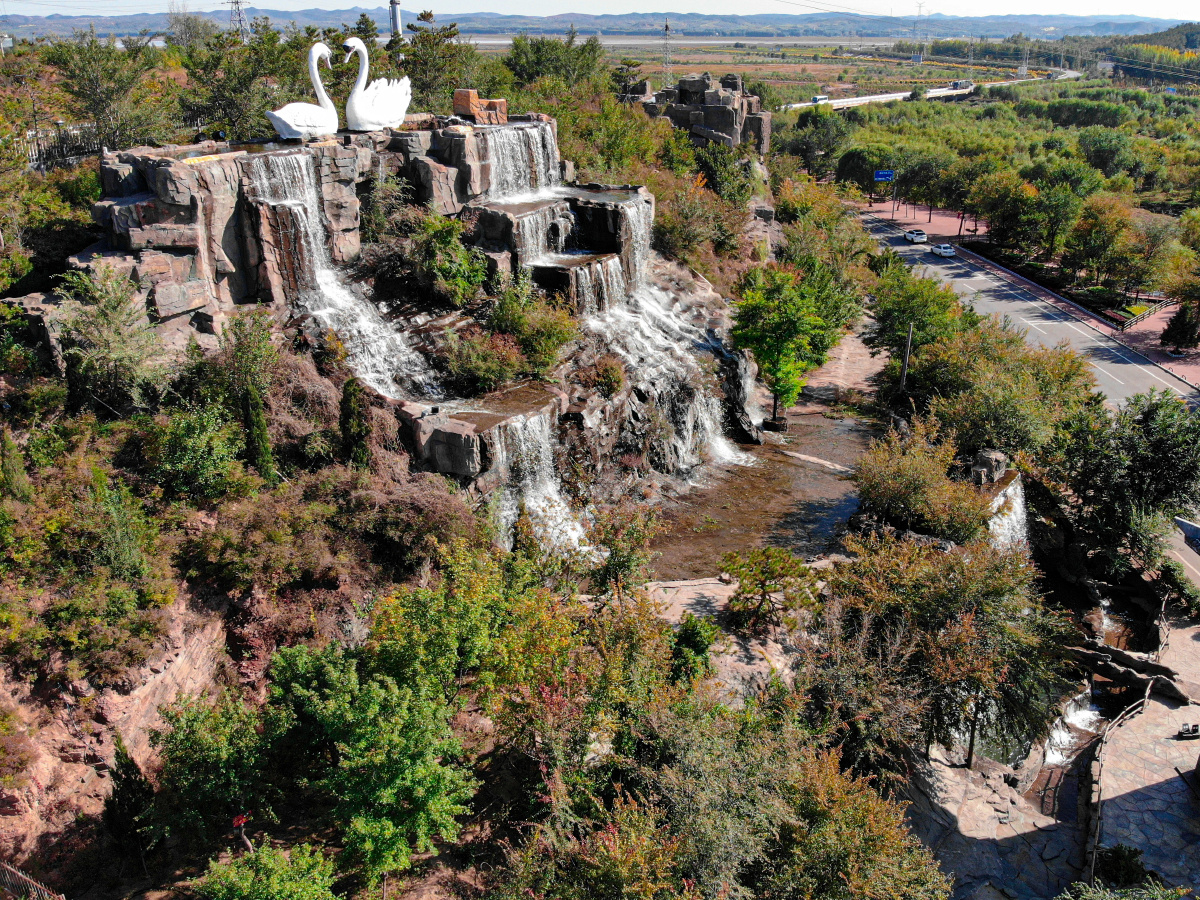 辽宁朝阳北票天鹅湖