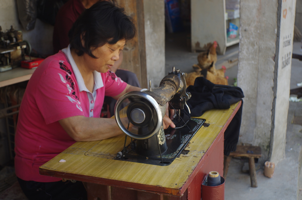 裁缝摊 br /> 熊猫牌缝纫机