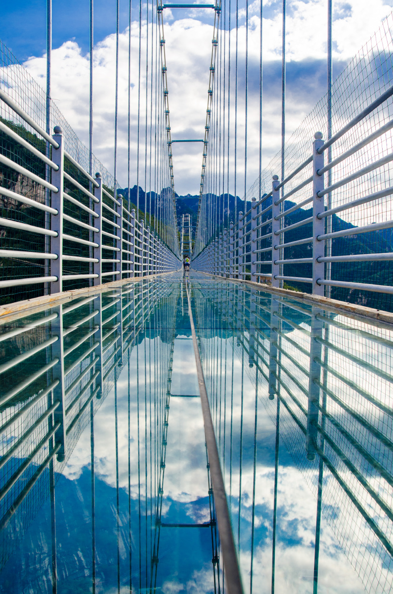 玻璃桥天空之镜