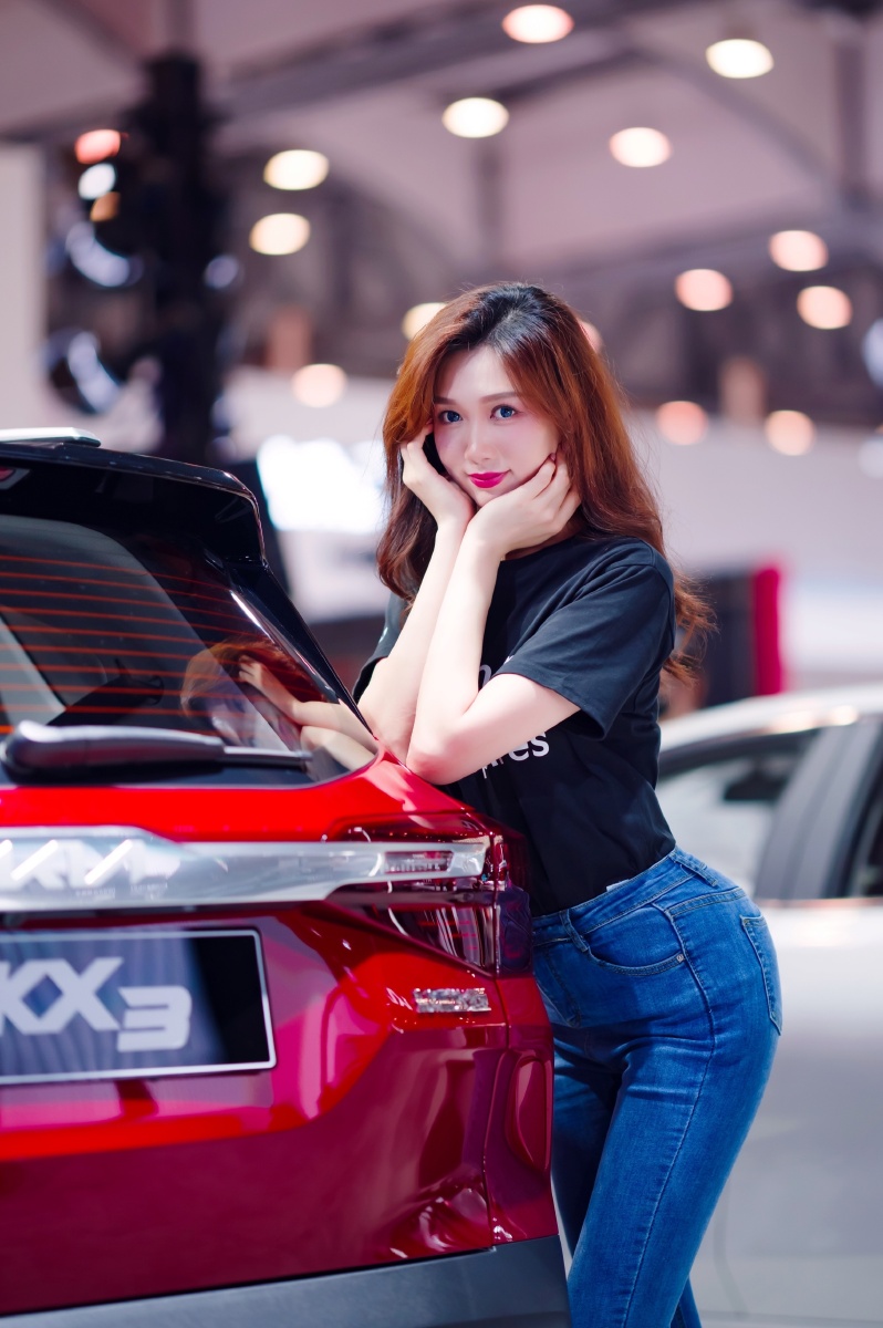 2021年盐城车展东风悦达起亚展台模特