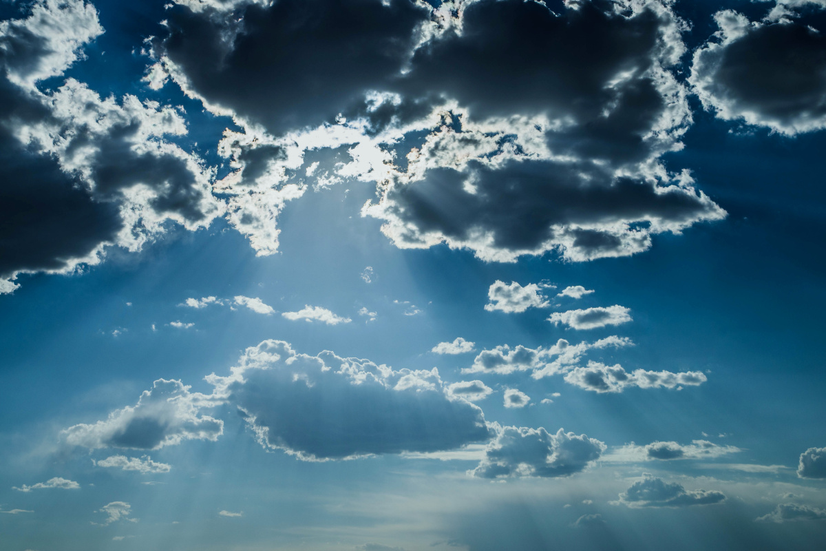拨云见日醉晴空