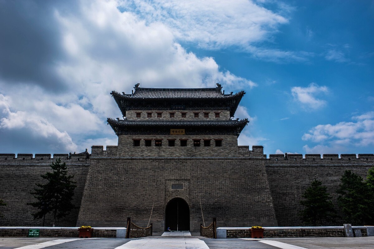 拍摄于大同古城街头城楼城门城墙