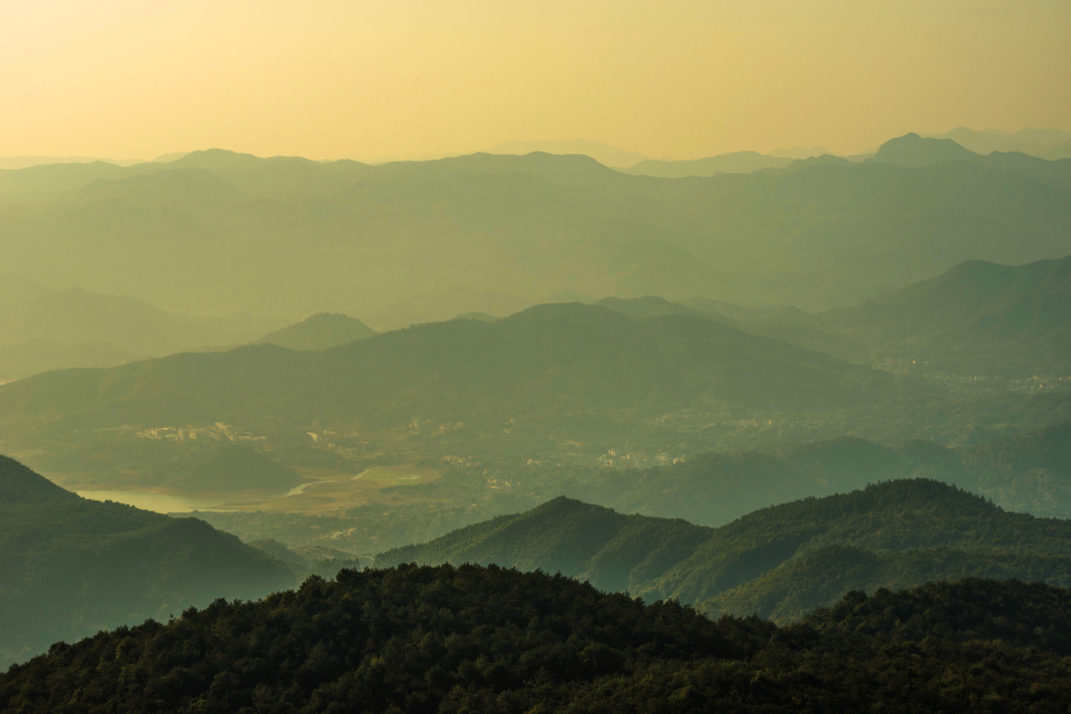 山峦叠翠拍摄于莆田