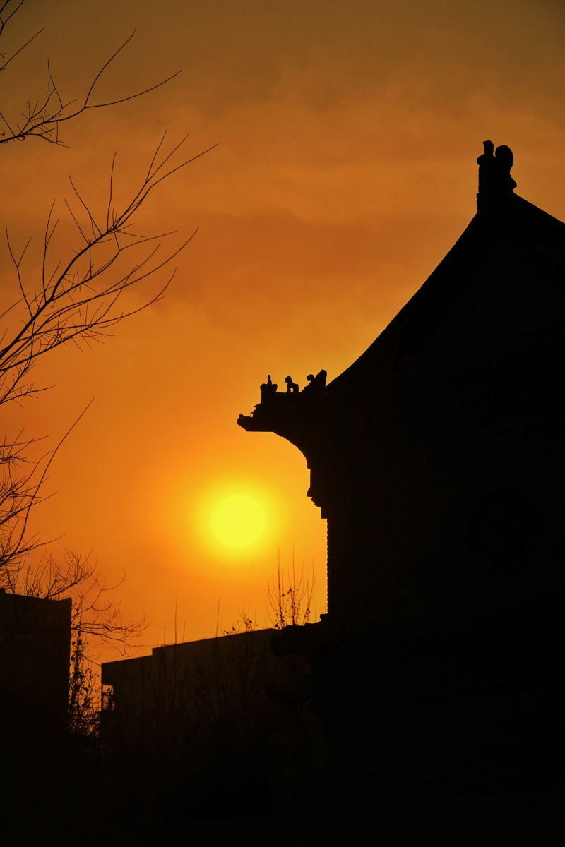 古城夕阳剪影