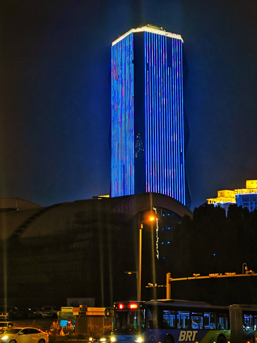 海滨夜晚纳凉连云区在海一方公园夜景