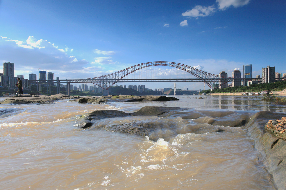 洪水退却后的重庆朝天门长江大桥 - 秦保平 - 图虫