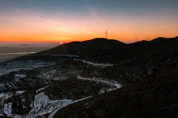 日出南山
