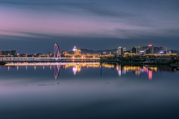 云飞夜色