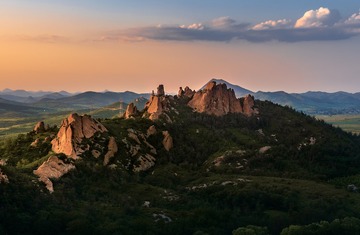 光影中的翠岩山