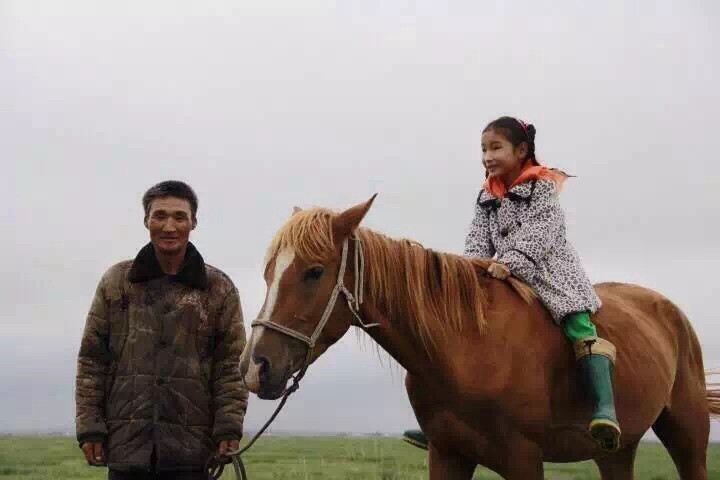 一个人的生活可以过成野人的模样，曾经的少年郎你在哪里？酒为什么好，它可以让你熬过日复一日一个人孤独的生活，而醒着的——希望，是你，一个少不更事的姑娘