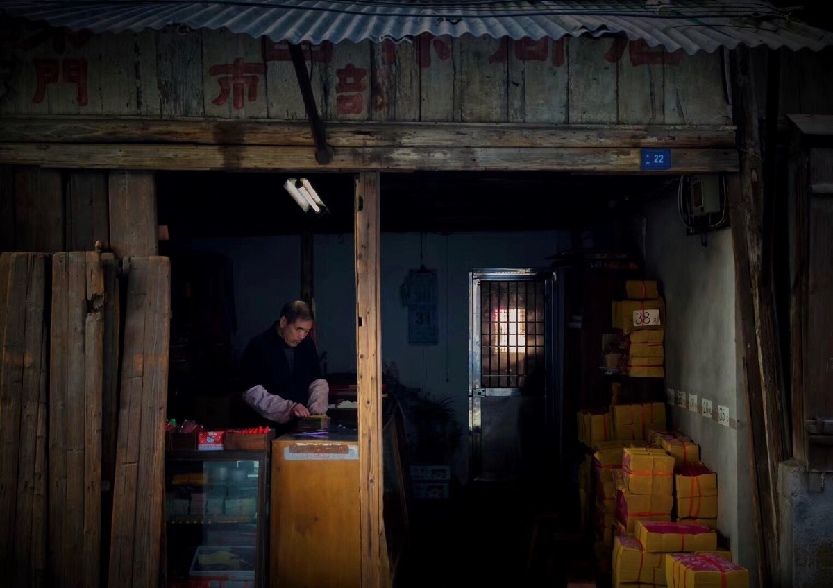 片子,不会有美感,但这些元素代表一个历史时期,也反应一个真实时代