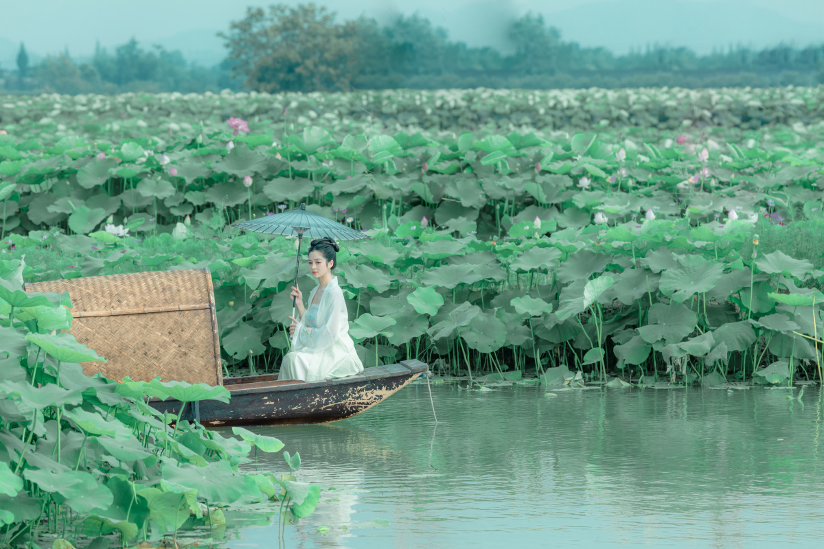 古风荷花少女汉服