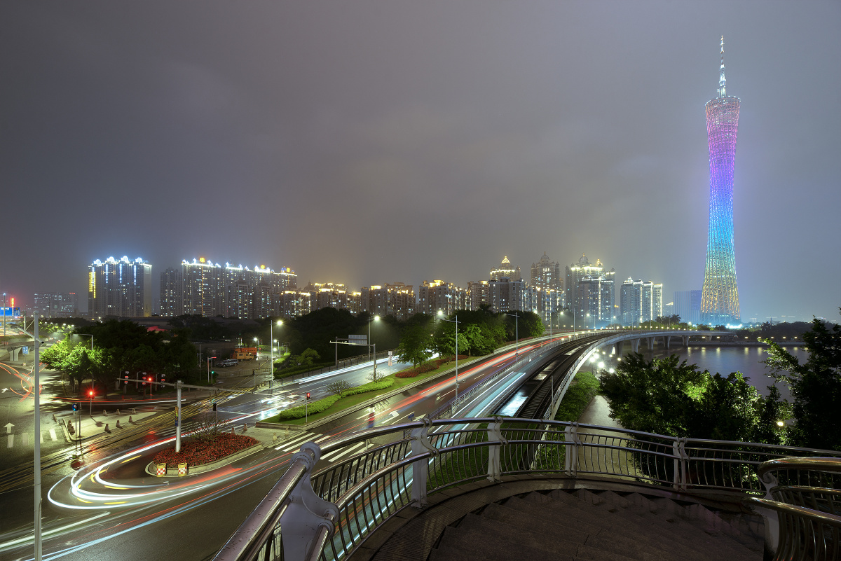 在猎德大桥上拍的广州塔