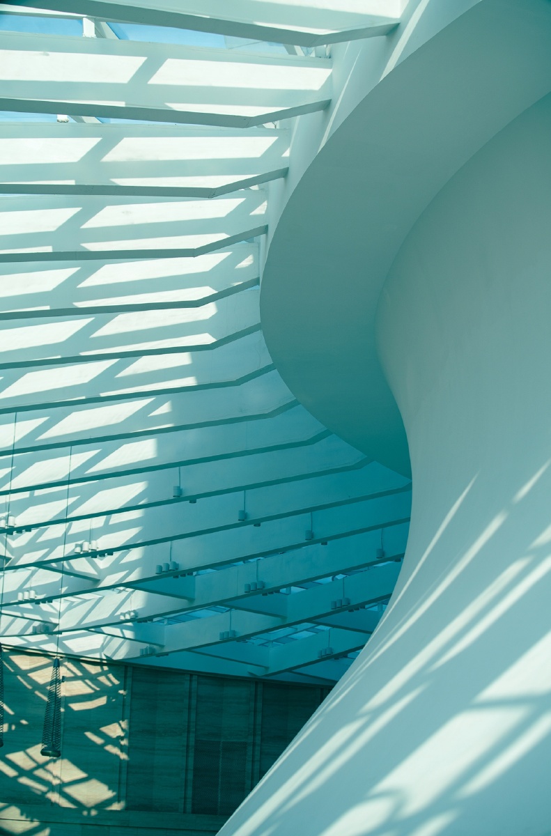 建筑局部结构与光影