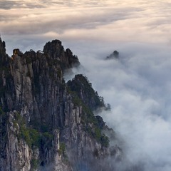 峰云辉映